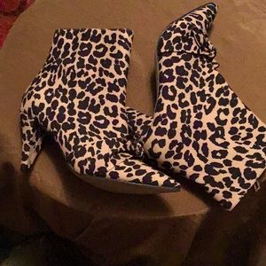 ISAAC MIZRAHI Cheetah print women’s ankle boots